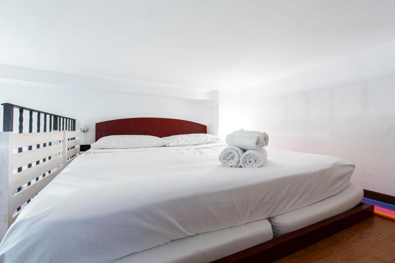 Extensive Terrace Navigli Toy Artistic Apartment Milano Exterior foto